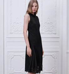 Robe Cache-Cœur en Crêpe Noir Fluide